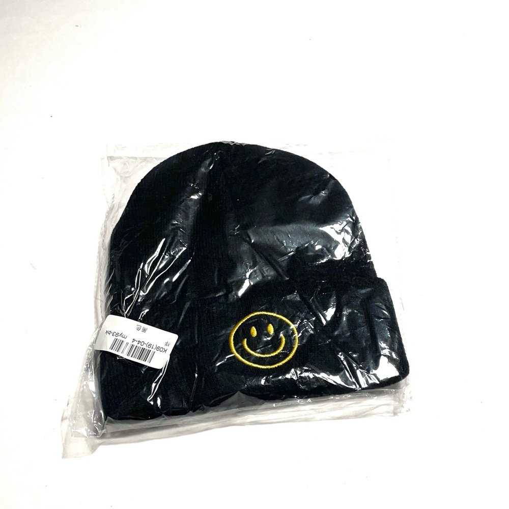 Unisex Smiley  Face Knit Beanie - Picture 4 of 4